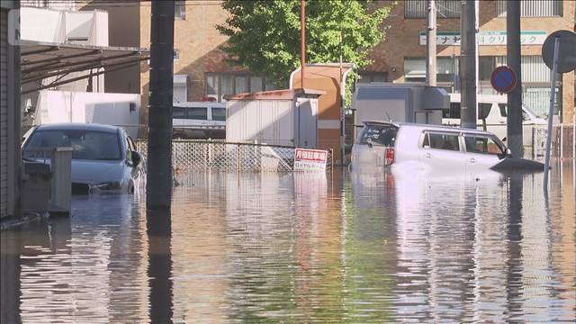 台風25号 大規模冠水の千葉・佐倉市　ポンプで排水作業　浸水した住宅で片付けも