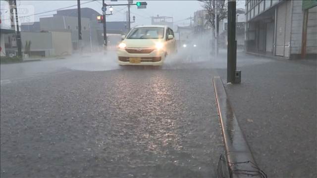 川に転落50代男性死亡　水門で作業中　周辺は激しい雨