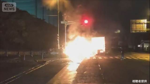 トラックと正面衝突…乗用車が炎上　3人死亡　千葉市中央区