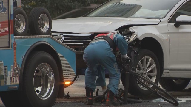 車にはねられ歩行者ら5人死傷　同乗者「運転者の体調が急変」
