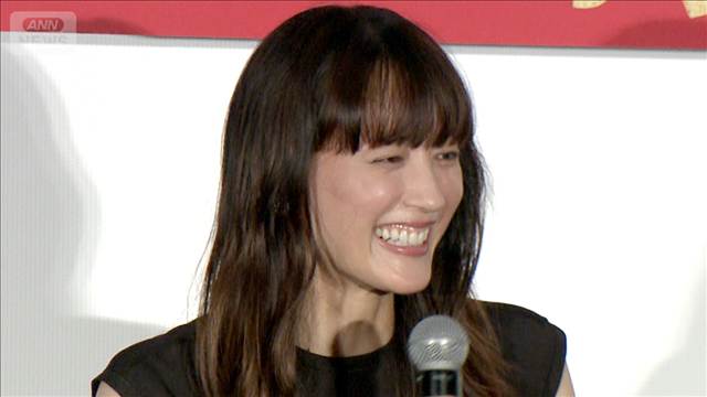 【綾瀬はるか】期待どおりの天然ぶり！思わぬ自問自答で会場爆笑＜芸能動画＞