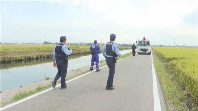 夫婦乗った車が用水路に転落　脱出するも妻が死亡　佐賀