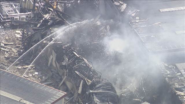 工場の火 ほぼ消し止められる　出火から丸一日経過　栃木・那珂川町