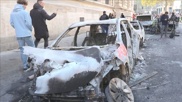 フランス全土で大規模デモ　破壊行為の被害は総額数億ユーロか