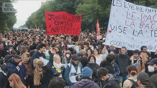 フランス・パリで学生らがデモ活動　デモ活動の禁止措置に反発　警察「行進」認めず
