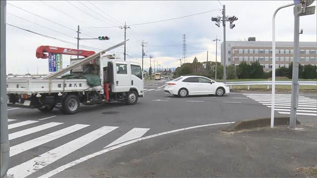 車同士衝突で男性意識不明　逃走した車を運転の男逮捕