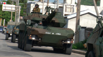 与那国島で公道を走る陸上自衛隊の「機動戦闘車」